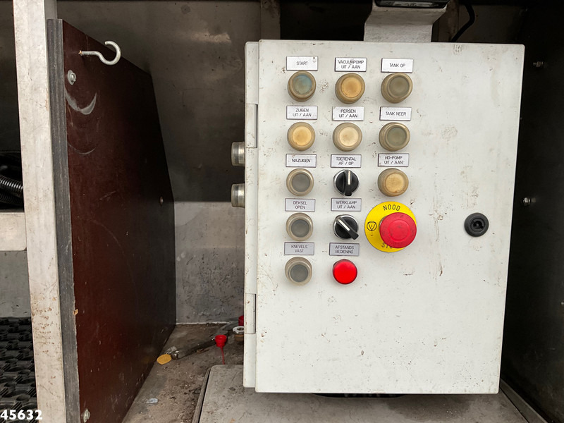 Vacuum truck Mercedes-Benz Antos 2833 Euro 6 DHM kolkenzuiger Just 123.687 km!: picture 17 Vacuum truck Mercedes-Benz Antos 2833 Euro 6 DHM kolkenzuiger Just 123.687 km!: picture 17