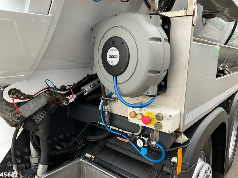 Vacuum truck Mercedes-Benz Antos 2833 Euro 6 DHM kolkenzuiger Just 123.687 km!: picture 12 Vacuum truck Mercedes-Benz Antos 2833 Euro 6 DHM kolkenzuiger Just 123.687 km!: picture 12