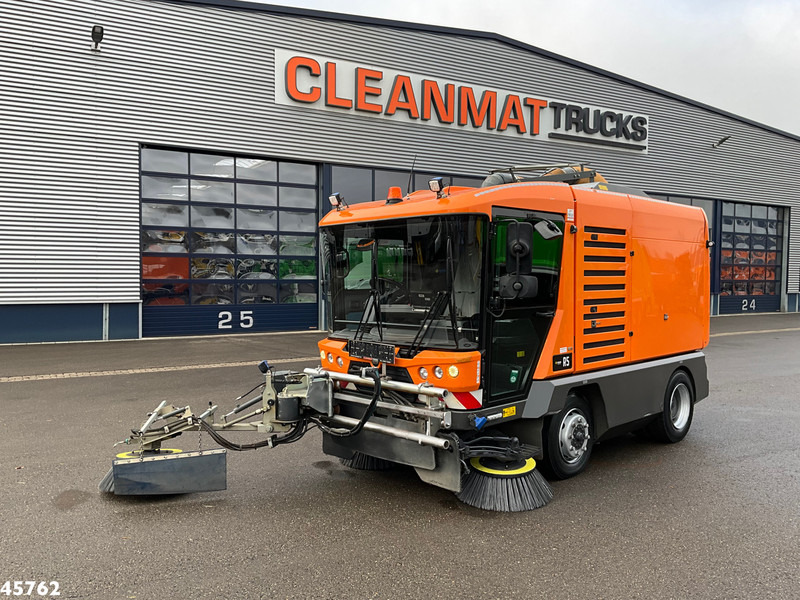 Ravo 580 Euro 6 with 3-rd brush - Road sweeper: picture 3 Ravo 580 Euro 6 with 3-rd brush - Road sweeper: picture 3