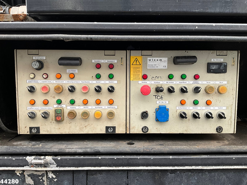 Vacuum truck Volvo FM 400 8x4 Manual Wicom Combi: picture 9