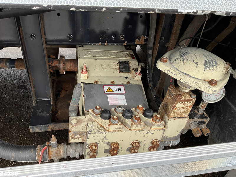 Vacuum truck Volvo FM 400 8x4 Manual Wicom Combi: picture 12