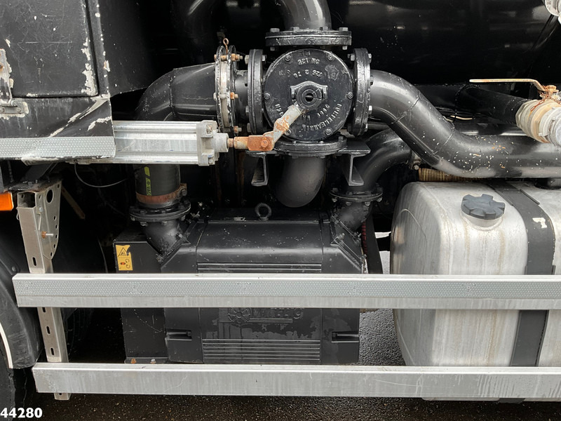Vacuum truck Volvo FM 400 8x4 Manual Wicom Combi: picture 14
