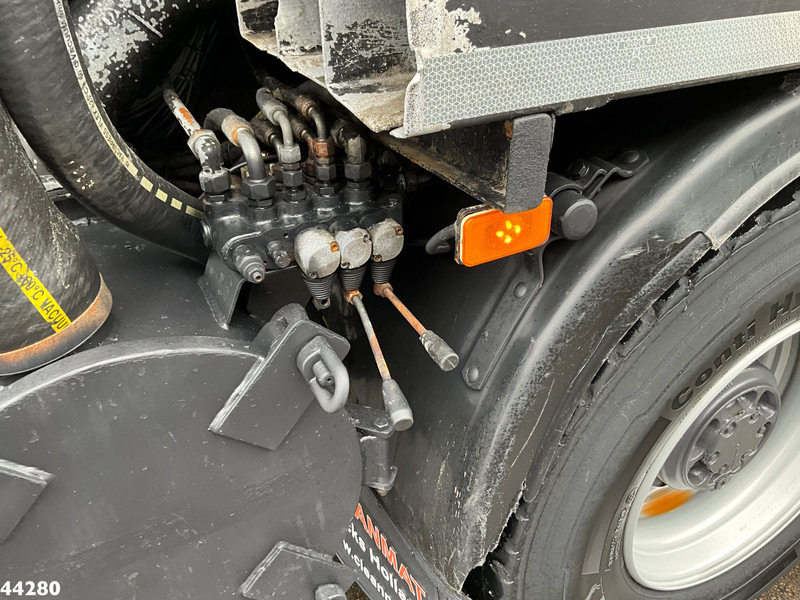 Vacuum truck Volvo FM 400 8x4 Manual Wicom Combi: picture 13