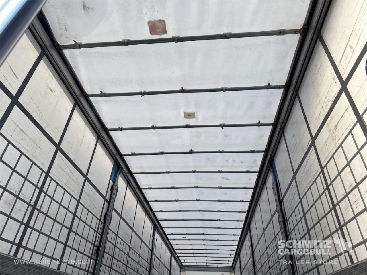 SCHMITZ Curtainsider Standard - Curtainsider semi-trailer: picture 4 SCHMITZ Curtainsider Standard - Curtainsider semi-trailer: picture 4