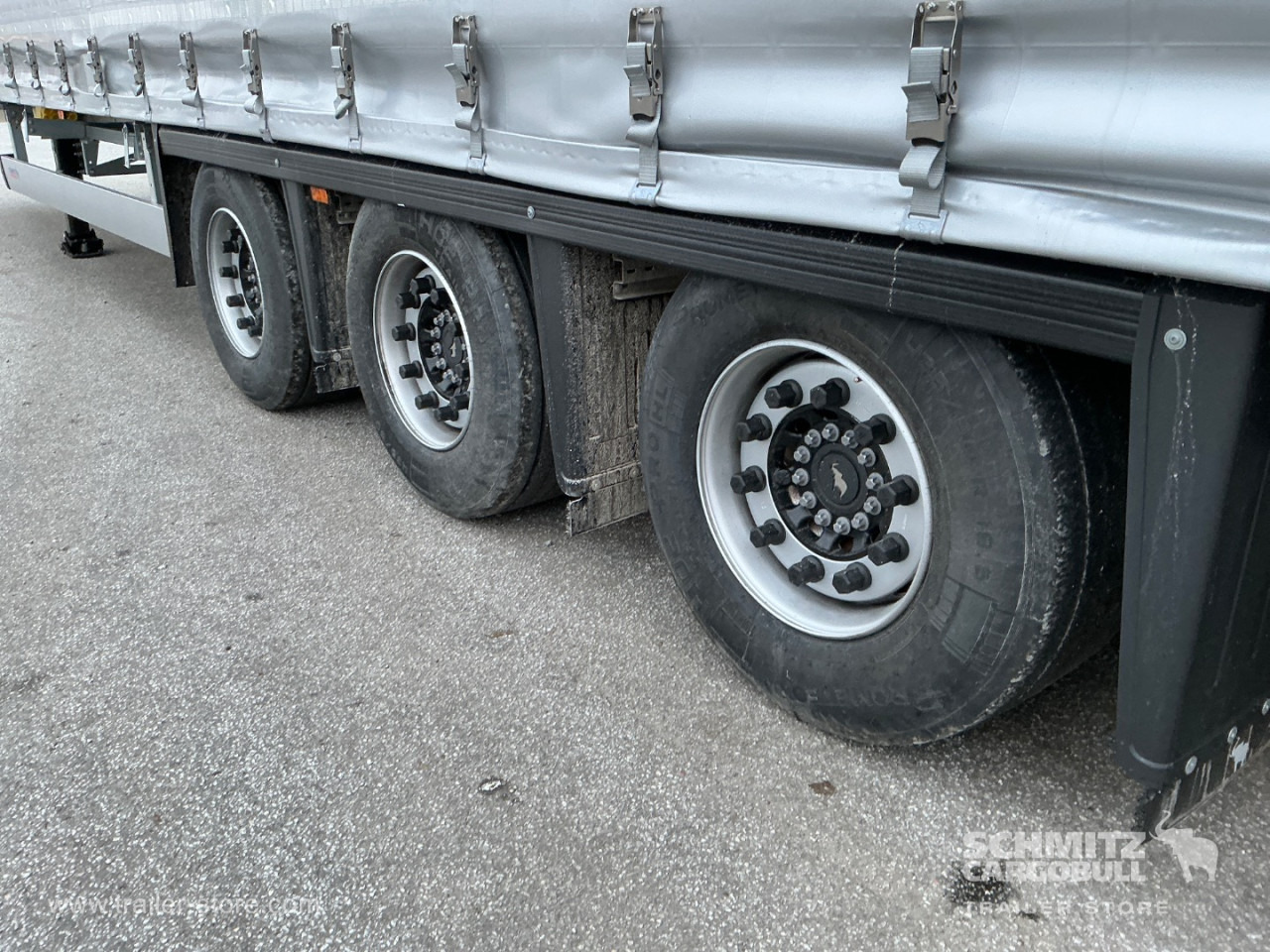 SCHMITZ Curtainsider Mega - Curtainsider semi-trailer: picture 3 SCHMITZ Curtainsider Mega - Curtainsider semi-trailer: picture 3