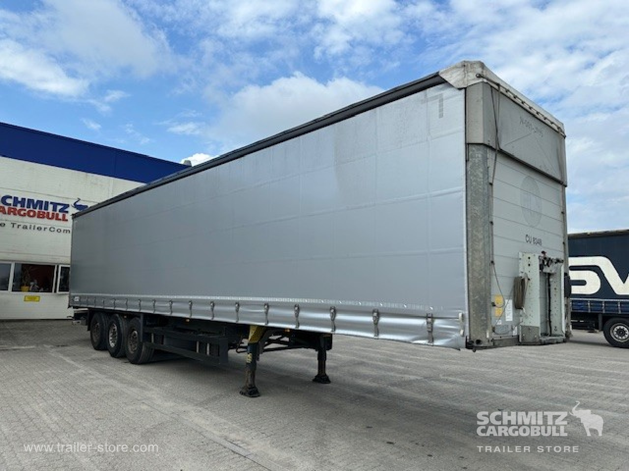 SCHMITZ Curtainsider Standard Forklift holder - Curtainsider semi-trailer: picture 1 SCHMITZ Curtainsider Standard Forklift holder - Curtainsider semi-trailer: picture 1