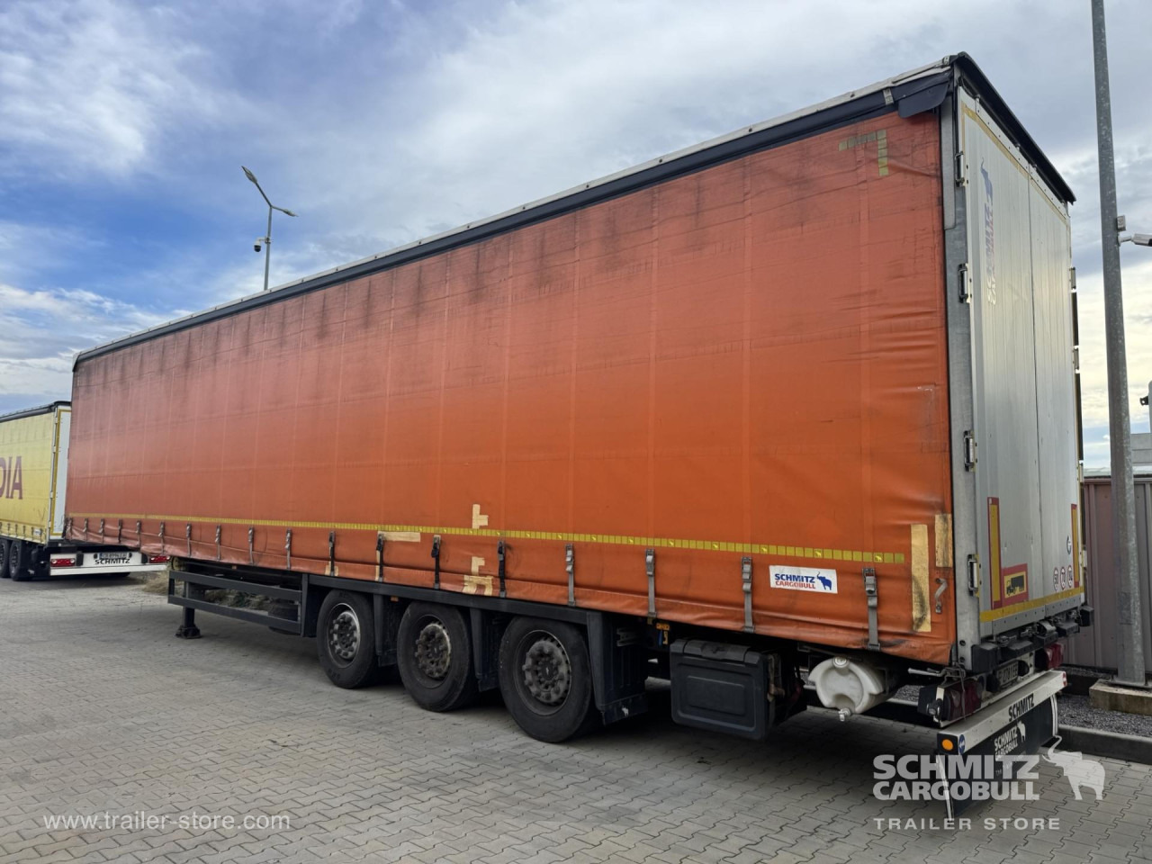 SCHMITZ Curtainsider Mega - Curtainsider semi-trailer: picture 3 SCHMITZ Curtainsider Mega - Curtainsider semi-trailer: picture 3