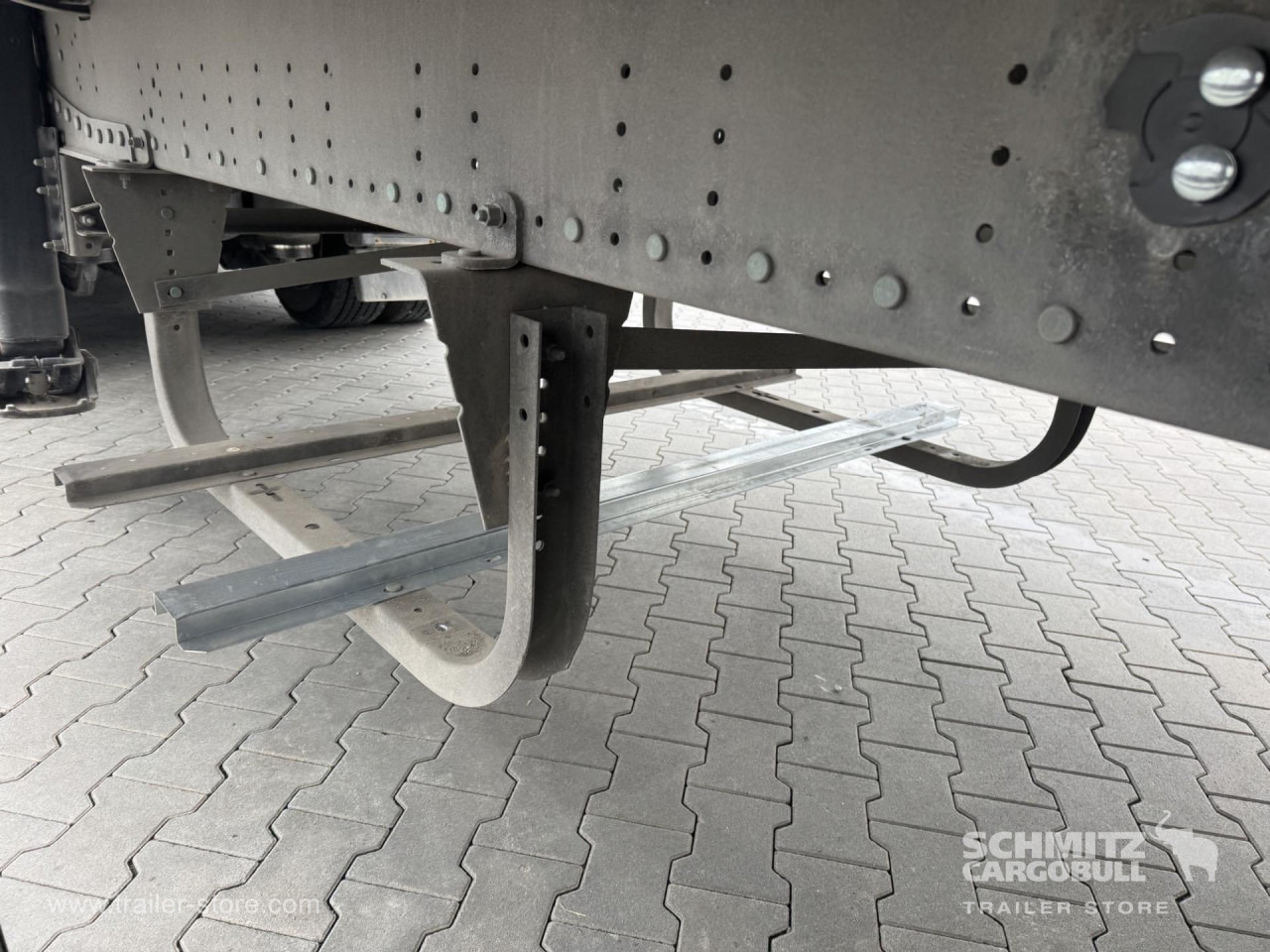 SCHMITZ Curtainsider Standard - Curtainsider semi-trailer: picture 2 SCHMITZ Curtainsider Standard - Curtainsider semi-trailer: picture 2