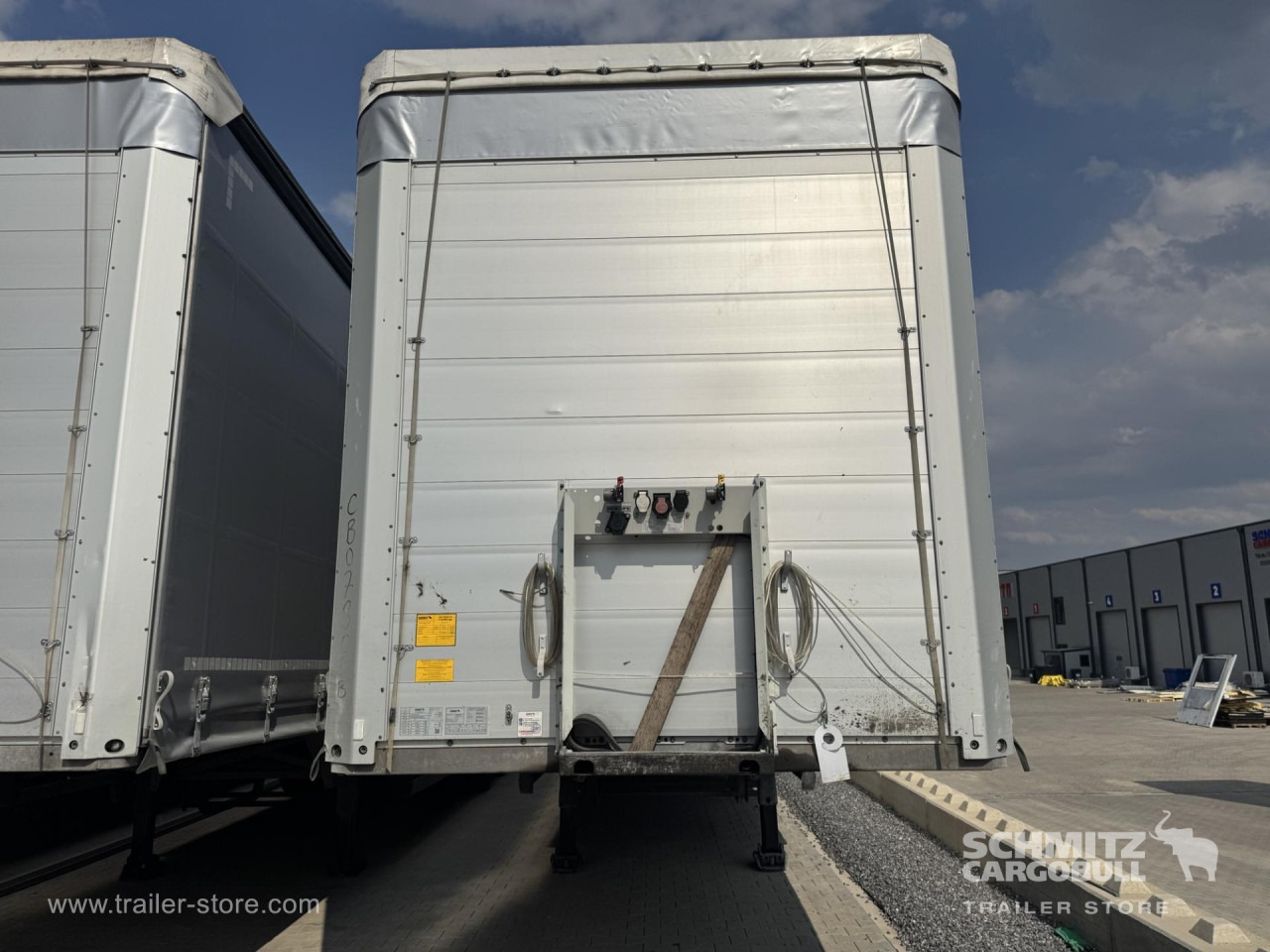 SCHMITZ Curtainsider Standard - Curtainsider semi-trailer: picture 3 SCHMITZ Curtainsider Standard - Curtainsider semi-trailer: picture 3
