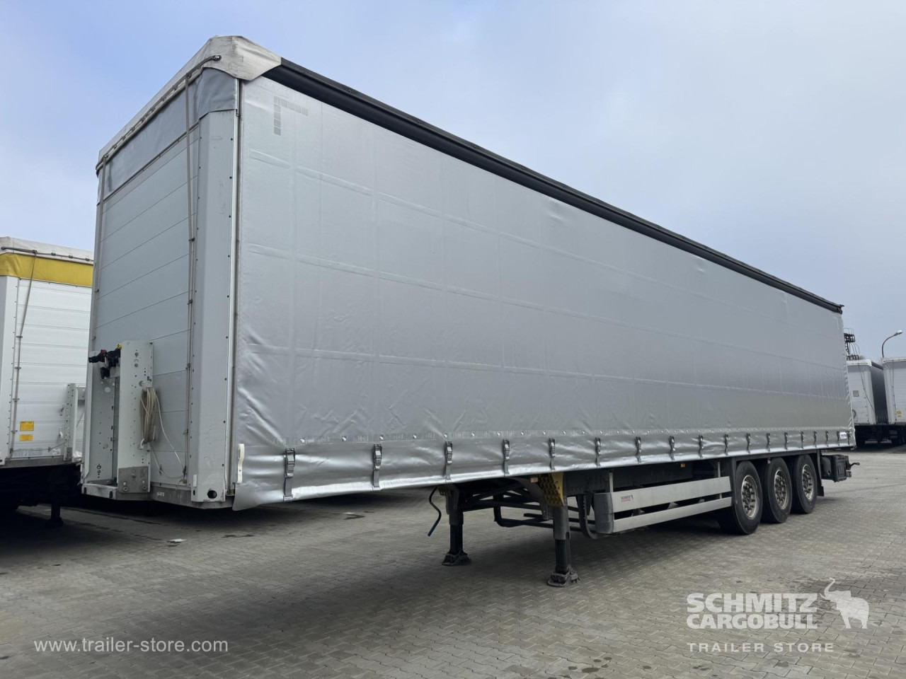 SCHMITZ Curtainsider Standard - Curtainsider semi-trailer: picture 4 SCHMITZ Curtainsider Standard - Curtainsider semi-trailer: picture 4