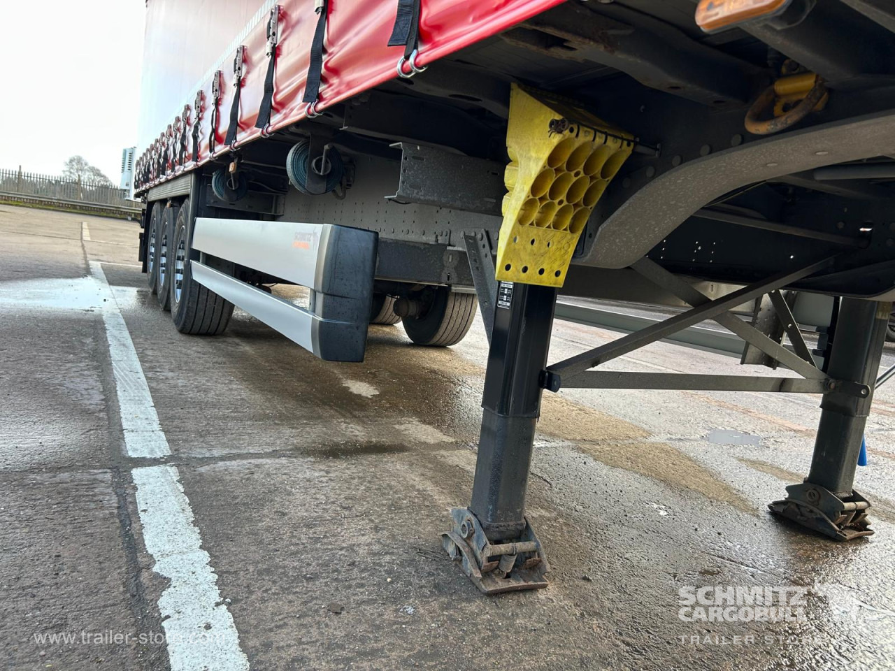 SCHMITZ Curtainsider Standard UK - Curtainsider semi-trailer: picture 4 SCHMITZ Curtainsider Standard UK - Curtainsider semi-trailer: picture 4