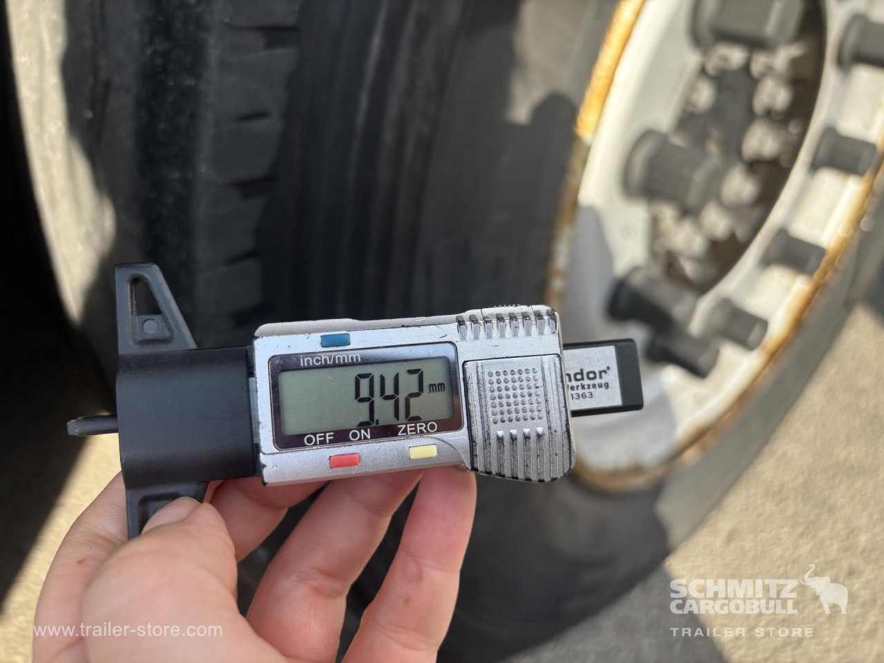 SCHMITZ Curtainsider Standard - Curtainsider semi-trailer: picture 4 SCHMITZ Curtainsider Standard - Curtainsider semi-trailer: picture 4