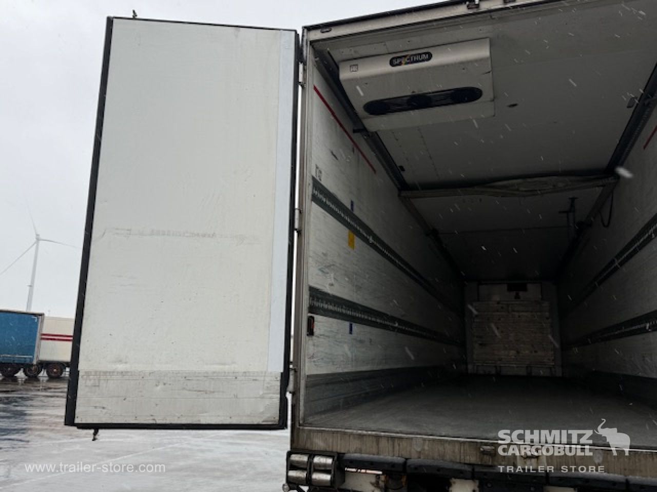 SCHMITZ Oplegger Vries Multitemp Taillift - Isothermal semi-trailer: picture 4 SCHMITZ Oplegger Vries Multitemp Taillift - Isothermal semi-trailer: picture 4