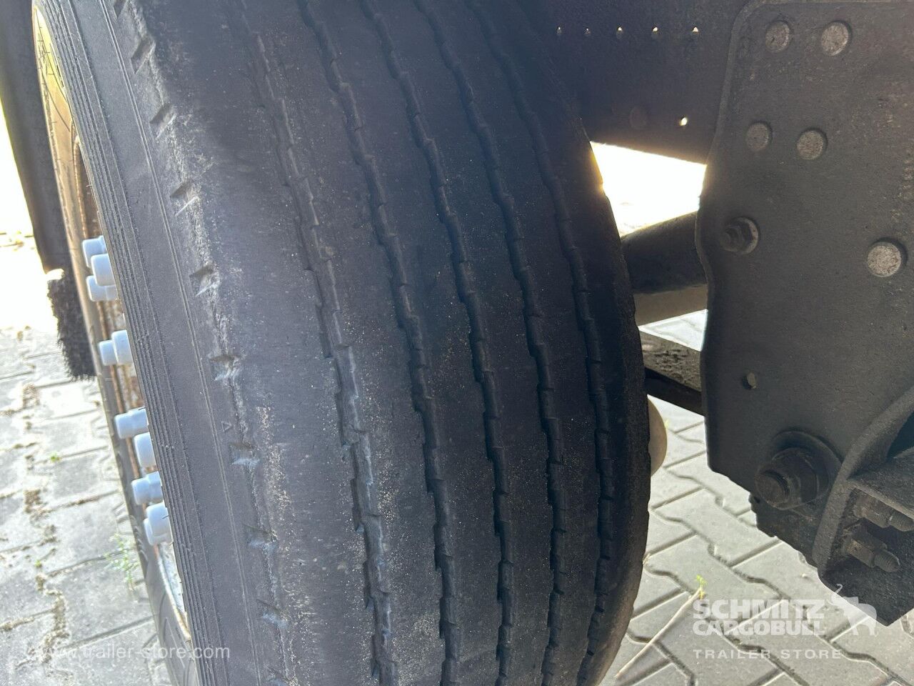 SCHMITZ Curtainsider Standard - Curtainsider semi-trailer: picture 4 SCHMITZ Curtainsider Standard - Curtainsider semi-trailer: picture 4