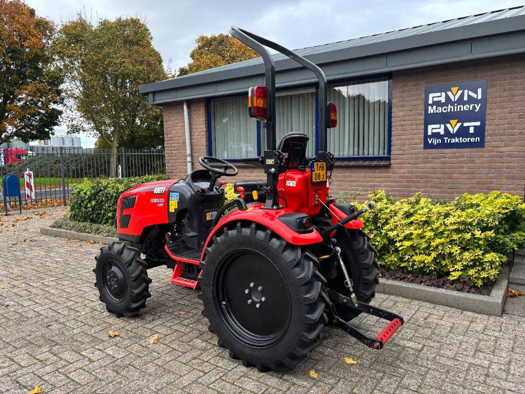 Kioti CK 3310 HST - Compact tractor: picture 3 Kioti CK 3310 HST - Compact tractor: picture 3