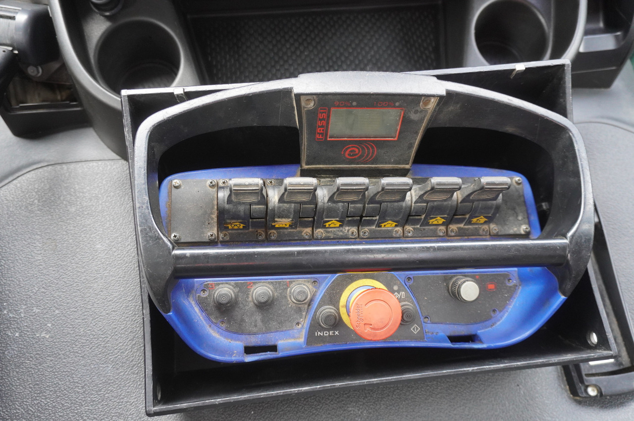 Leasing of IVECO STRALIS 330 E6 / FASSI 195A 8.5 T / 3-side tipper IVECO STRALIS 330 E6 / FASSI 195A 8.5 T / 3-side tipper: picture 12 Leasing of IVECO STRALIS 330 E6 / FASSI 195A 8.5 T / 3-side tipper IVECO STRALIS 330 E6 / FASSI 195A 8.5 T / 3-side tipper: picture 12