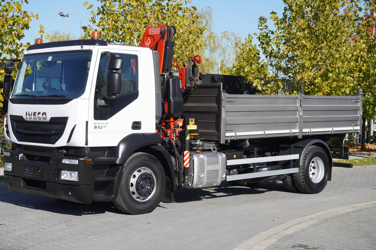 IVECO Stralis 310 E6 / NEW 3-sided tipper / Fassi F135 crane with remote control - Mobile crane: picture 3 IVECO Stralis 310 E6 / NEW 3-sided tipper / Fassi F135 crane with remote control - Mobile crane: picture 3