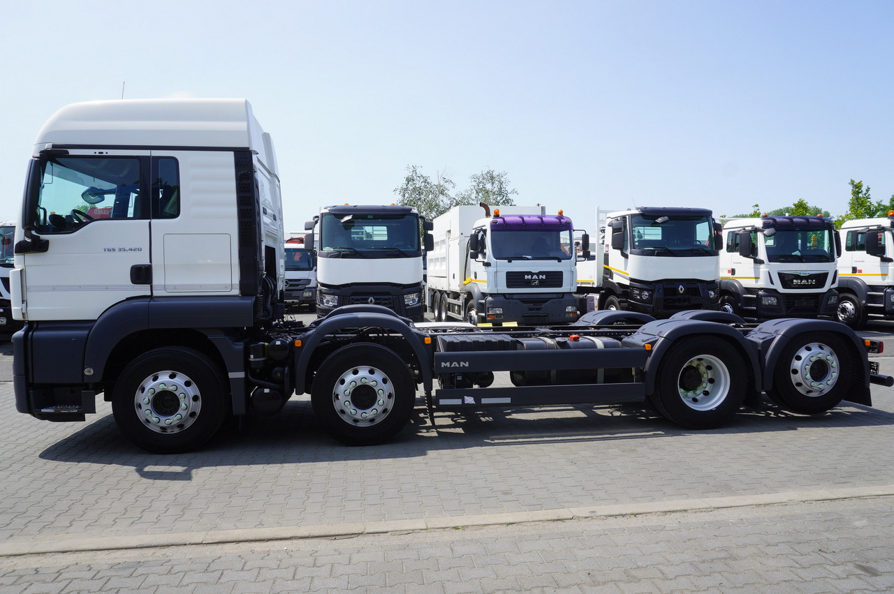 MAN TGS 35.420 8x2 / Chassis 6.4 m / 3 steered axles - Cab chassis truck: picture 3 MAN TGS 35.420 8x2 / Chassis 6.4 m / 3 steered axles - Cab chassis truck: picture 3