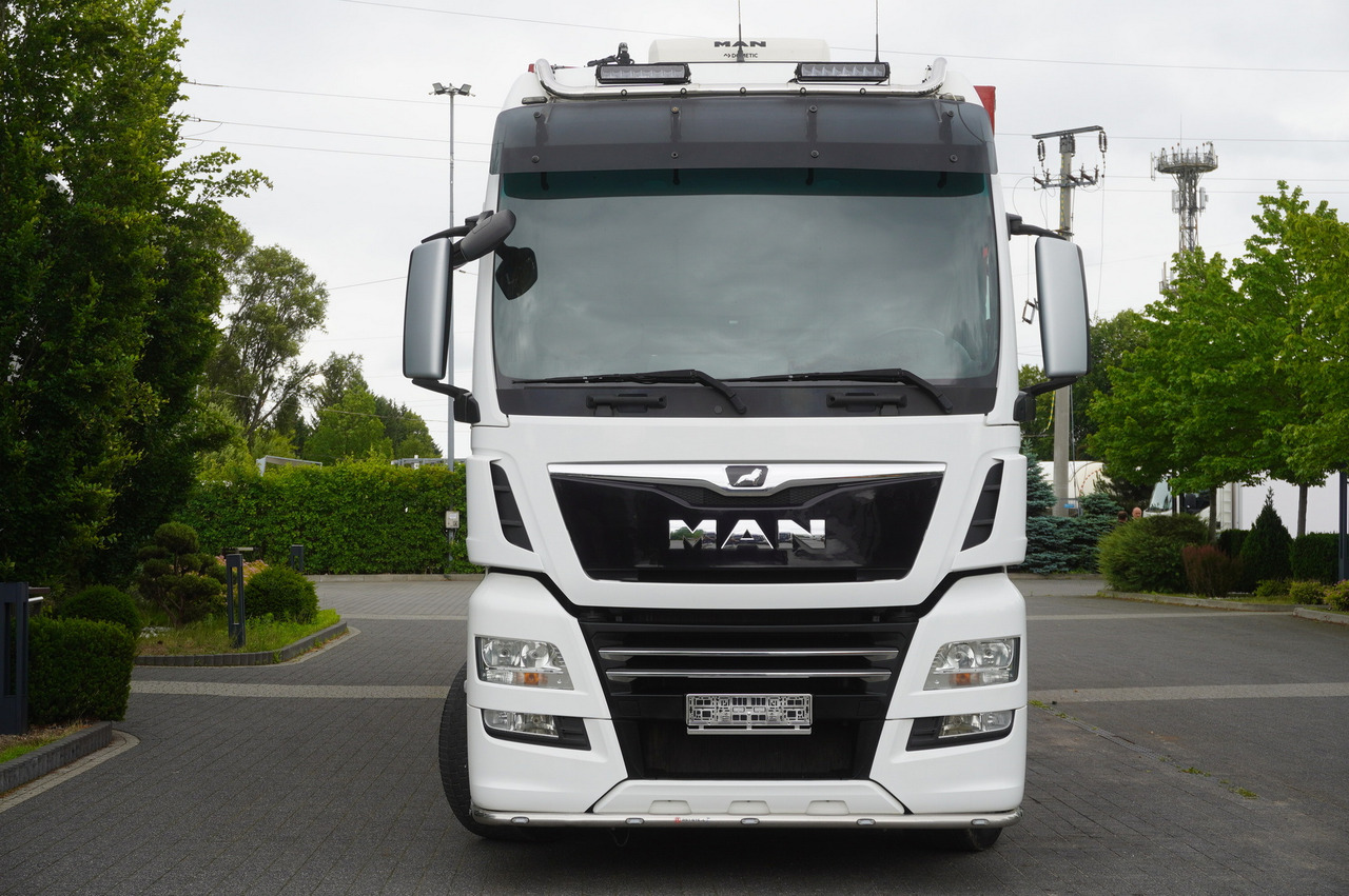 Curtainsider truck MAN TGX 35.580 E6 8x4 /4 / 23 EPAL tarp superstructure / 4th axle steered: picture 7 Curtainsider truck MAN TGX 35.580 E6 8x4 /4 / 23 EPAL tarp superstructure / 4th axle steered: picture 7