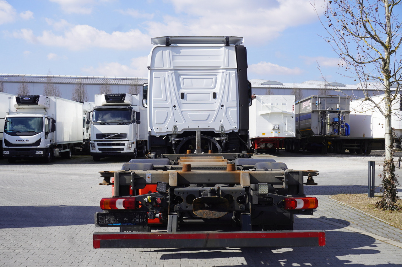 MERCEDES-BENZ Actros 2543 / BDF / Retarder / sleeping cabin - Container transporter/ Swap body truck: picture 4 MERCEDES-BENZ Actros 2543 / BDF / Retarder / sleeping cabin - Container transporter/ Swap body truck: picture 4