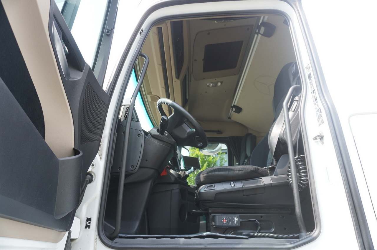 Refrigerator truck MERCEDES-BENZ Actros 2543 / Lecapitaine Refrigerator Multitemperature / Carrier Supra 950 MT: picture 16