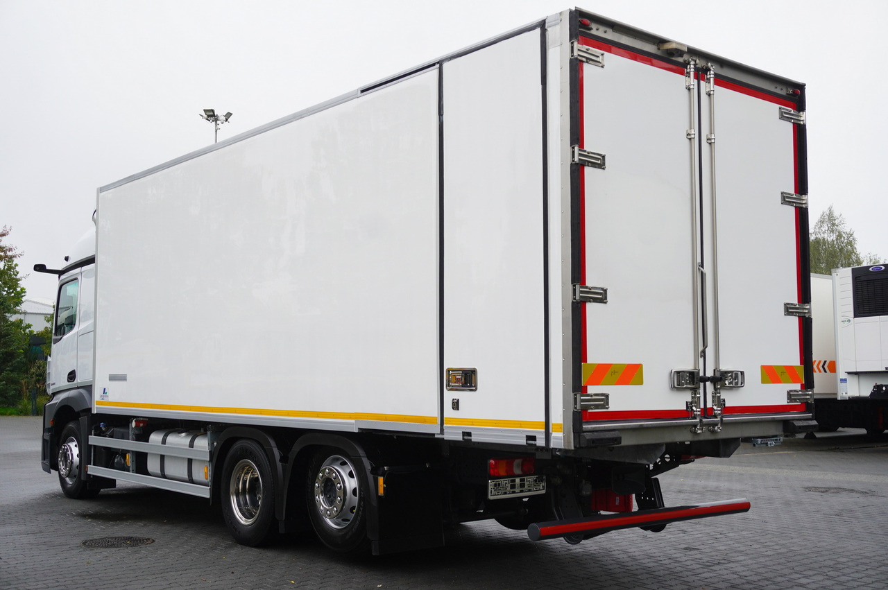 MERCEDES-BENZ Actros 2545 MP5 / Lecapitaine 18 EPAL refrigerator / Bitemperature / Carrier Supra 850 MT / ADR AT - Refrigerator truck: picture 3 MERCEDES-BENZ Actros 2545 MP5 / Lecapitaine 18 EPAL refrigerator / Bitemperature / Carrier Supra 850 MT / ADR AT - Refrigerator truck: picture 3
