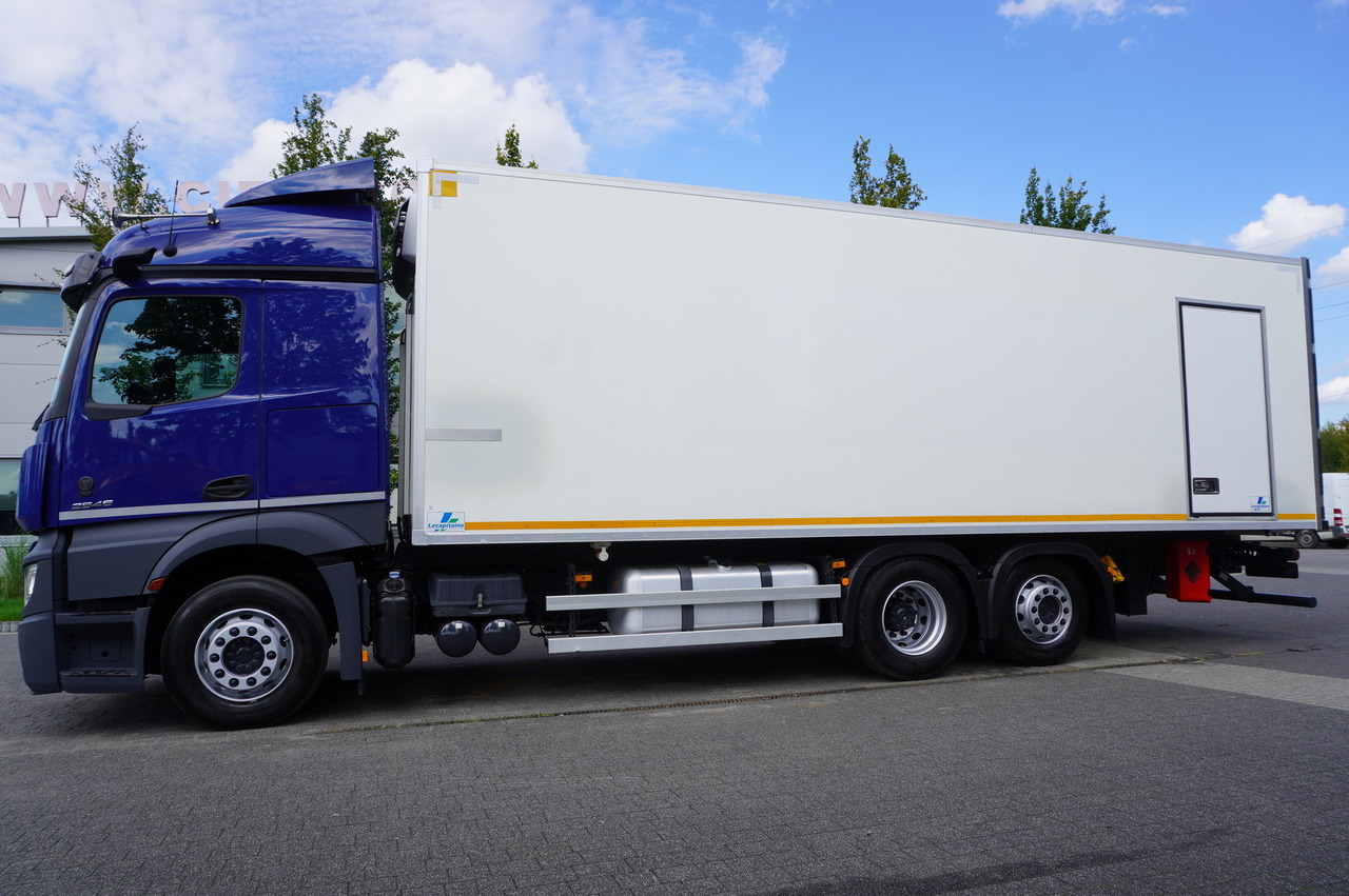 MERCEDES-BENZ Actros 2546 / Lecapitaine refrigerator 20 EPAL / Multitemperature / Carrier Supra 1150 MT - Refrigerator truck: picture 2 MERCEDES-BENZ Actros 2546 / Lecapitaine refrigerator 20 EPAL / Multitemperature / Carrier Supra 1150 MT - Refrigerator truck: picture 2