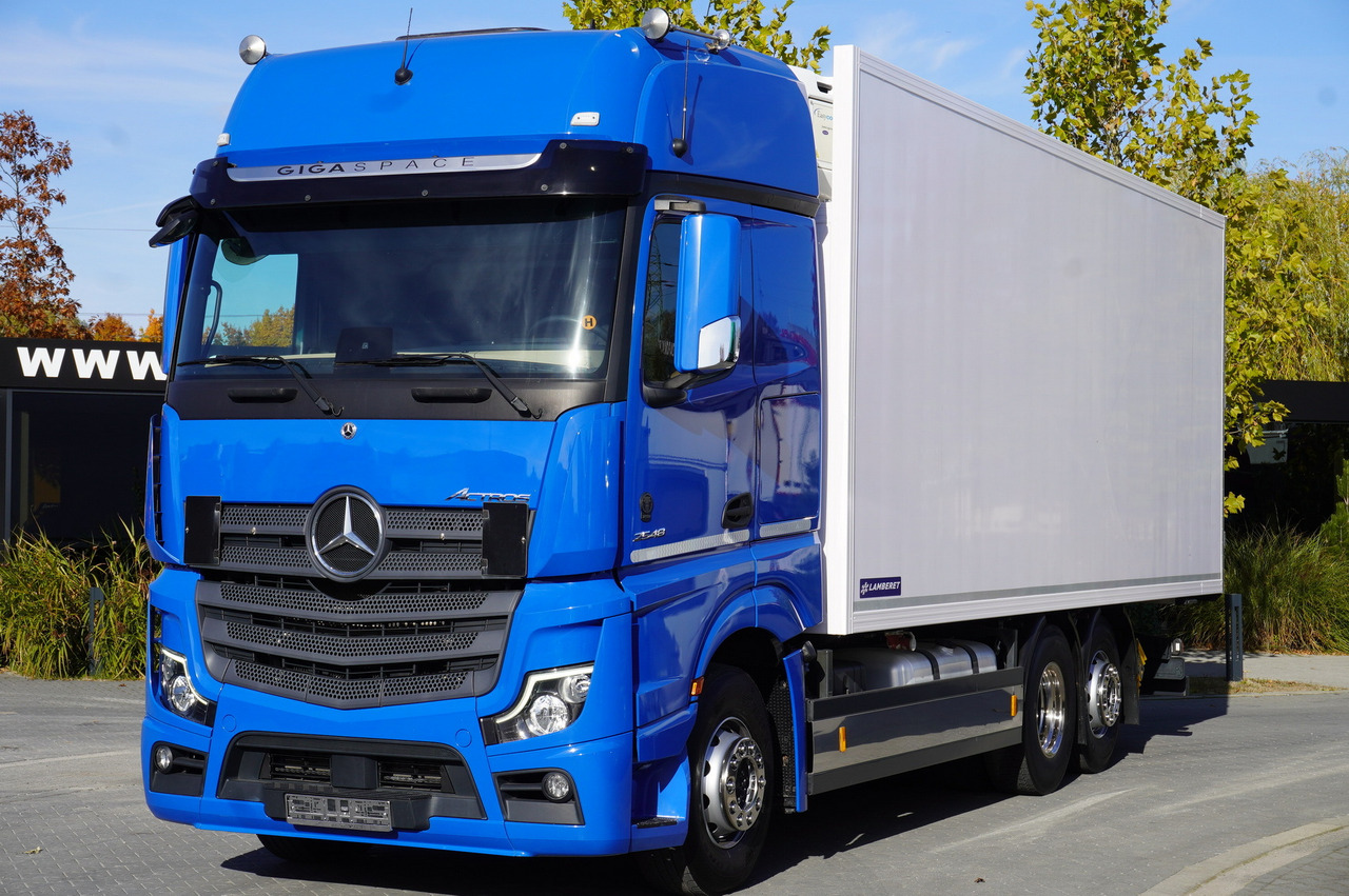 MERCEDES-BENZ Actros 2548 E6 / GIGA / Cab Lounge chair / Lamberet Refrigerator / Carrier Supra 950 - Refrigerator truck: picture 1 MERCEDES-BENZ Actros 2548 E6 / GIGA / Cab Lounge chair / Lamberet Refrigerator / Carrier Supra 950 - Refrigerator truck: picture 1
