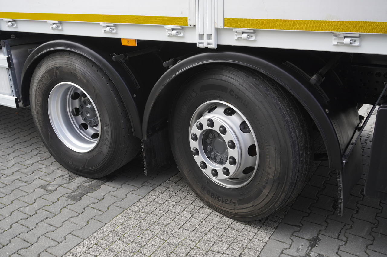 Dropside/ Flatbed truck, Crane truck MERCEDES-BENZ Antos 2540 / Flatbed 15 EPAL / Fassi F165 / 6.1 t / 8 m reach / remote control / rotator / 1600 MTH / steered axle: picture 14