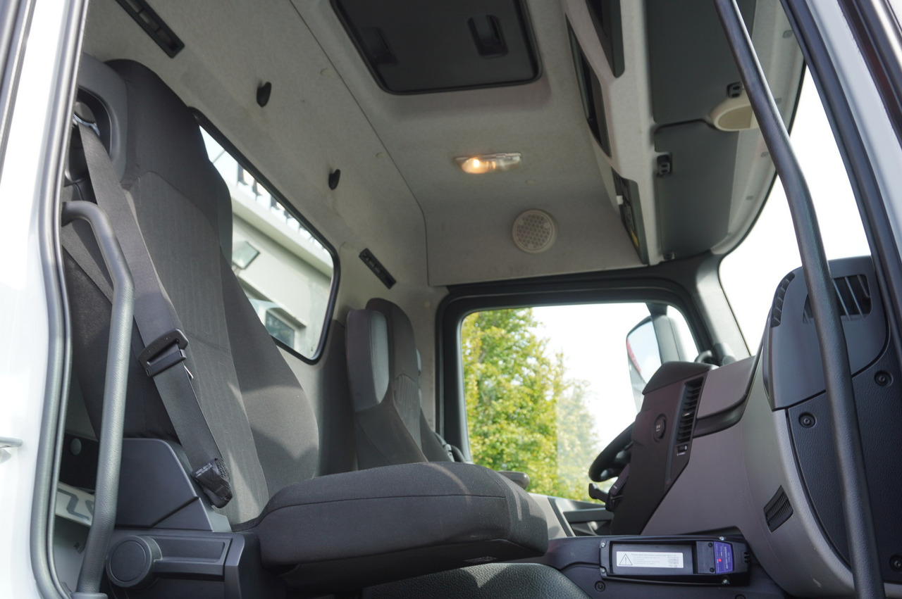 Dropside/ Flatbed truck, Crane truck MERCEDES-BENZ Antos 2540 / Flatbed 15 EPAL / Fassi F165 / 6.1 t / 8 m reach / remote control / rotator / 1600 MTH / steered axle: picture 28