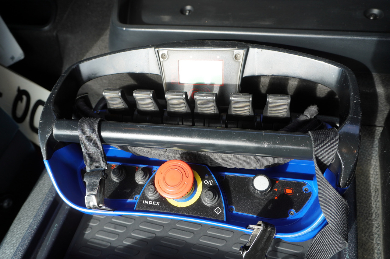 Dropside/ Flatbed truck, Crane truck MERCEDES-BENZ Antos 2540 / Flatbed 15 EPAL / Fassi F165 / 6.1 t / 8 m reach / remote control / rotator / 1600 MTH / steered axle: picture 13