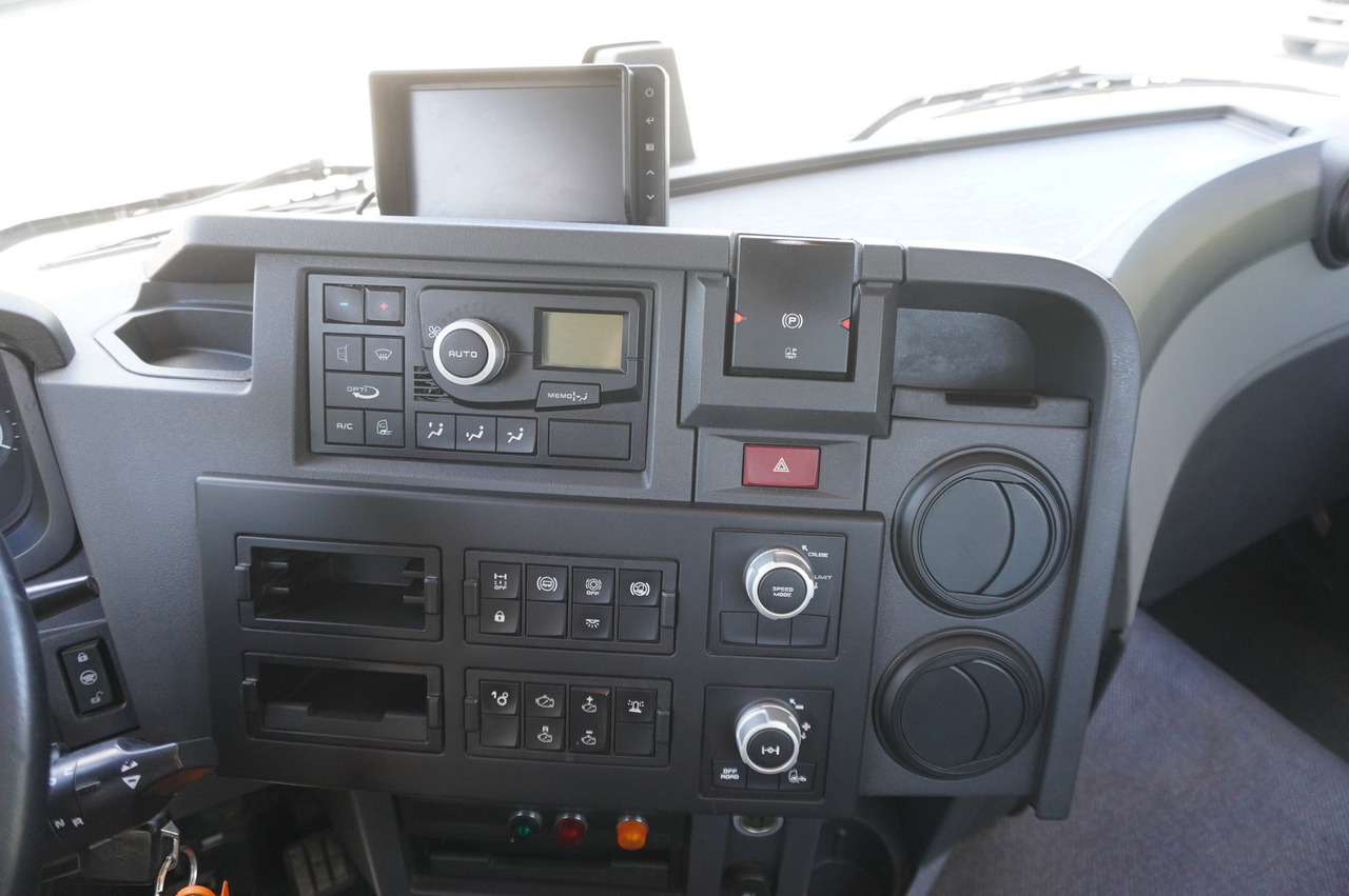 Dropside/ Flatbed truck, Crane truck RENAULT C380 Comfort 6x4 / Atlas 6.1 T crane / range 12.3 m: picture 15