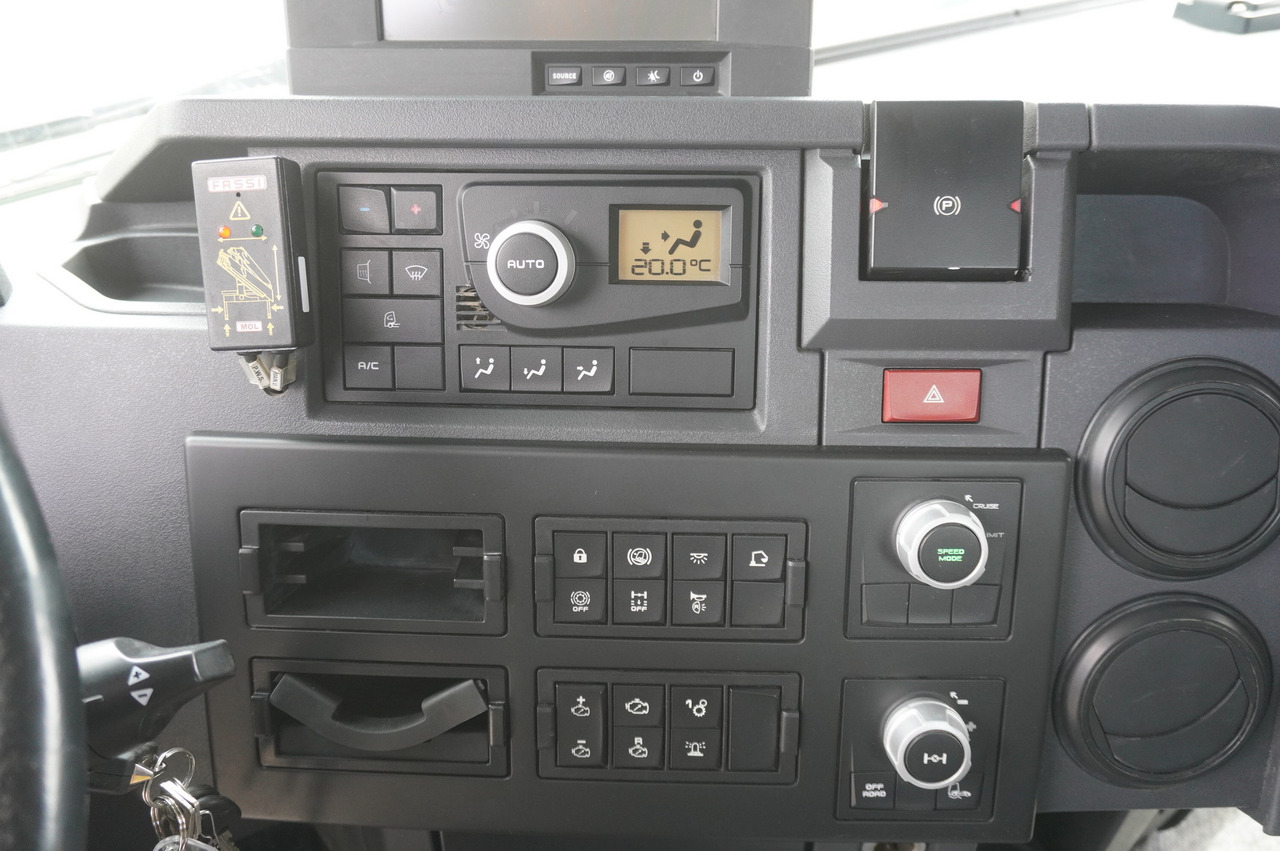 Crane truck RENAULT K380 6x4 / FASSI F175 crane 7.85 t / 120 thousand km!: picture 19