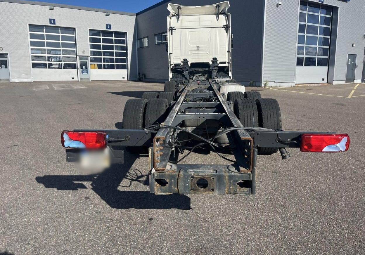 SCANIA R 540 B8x4NB / Truck chassis / Sleeper cab - Crane truck: picture 4 SCANIA R 540 B8x4NB / Truck chassis / Sleeper cab - Crane truck: picture 4