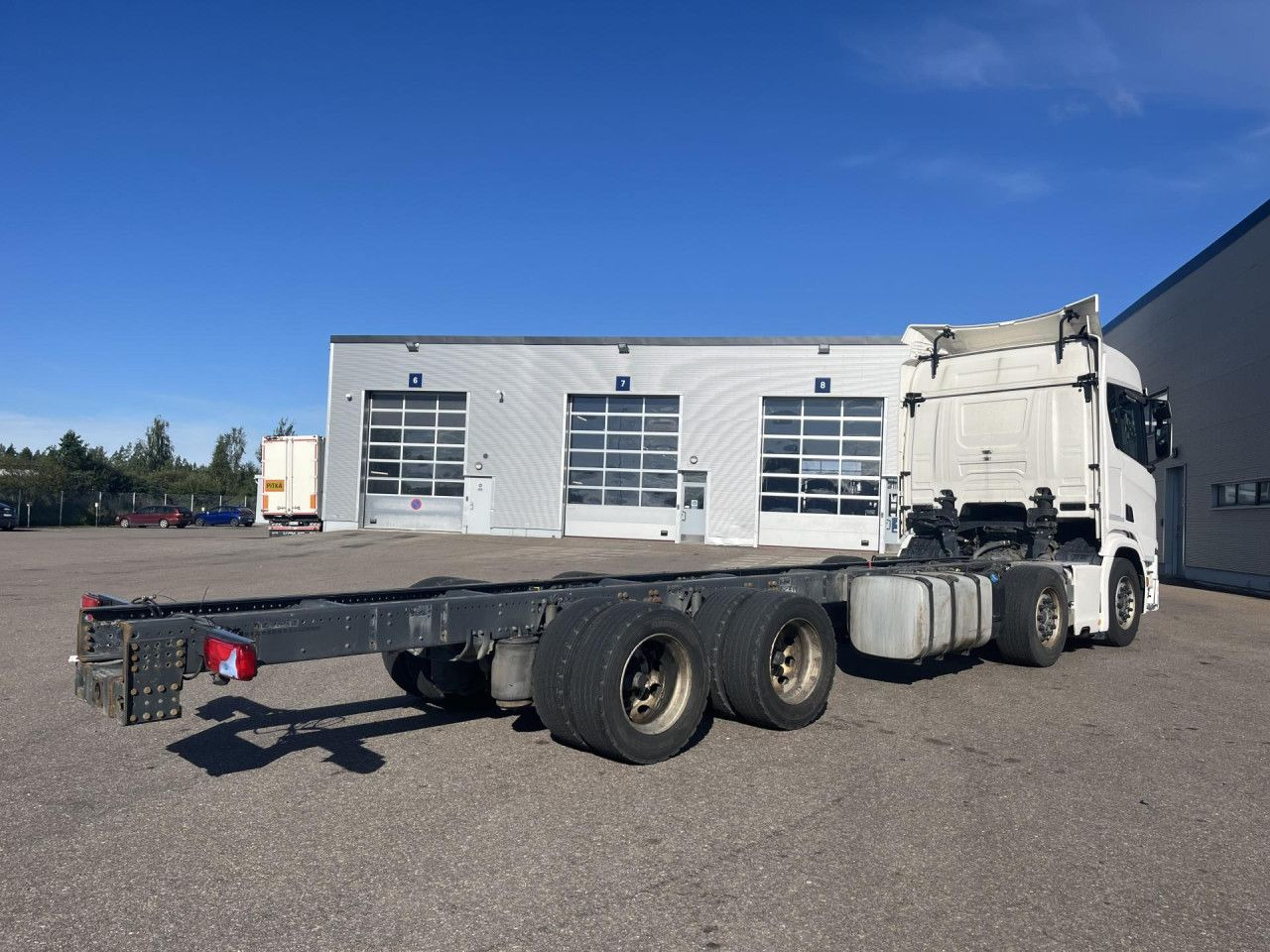 SCANIA R 540 B8x4NB / Truck chassis / Sleeper cab - Crane truck: picture 2 SCANIA R 540 B8x4NB / Truck chassis / Sleeper cab - Crane truck: picture 2