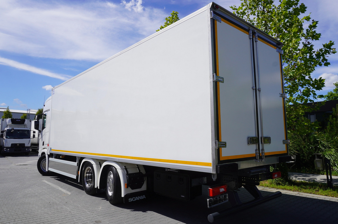 SCANIA R500 / Lecapitaine refrigerator 20 EPAL / Carrier Supra 950 / Steered 3rd axle - Refrigerator truck: picture 3 SCANIA R500 / Lecapitaine refrigerator 20 EPAL / Carrier Supra 950 / Steered 3rd axle - Refrigerator truck: picture 3