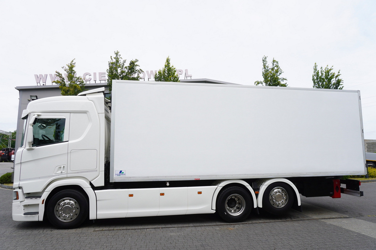 SCANIA R500 / Lecapitaine refrigerator / Carrier Supra 950 / steered 3rd axle - Refrigerator truck: picture 2 SCANIA R500 / Lecapitaine refrigerator / Carrier Supra 950 / steered 3rd axle - Refrigerator truck: picture 2