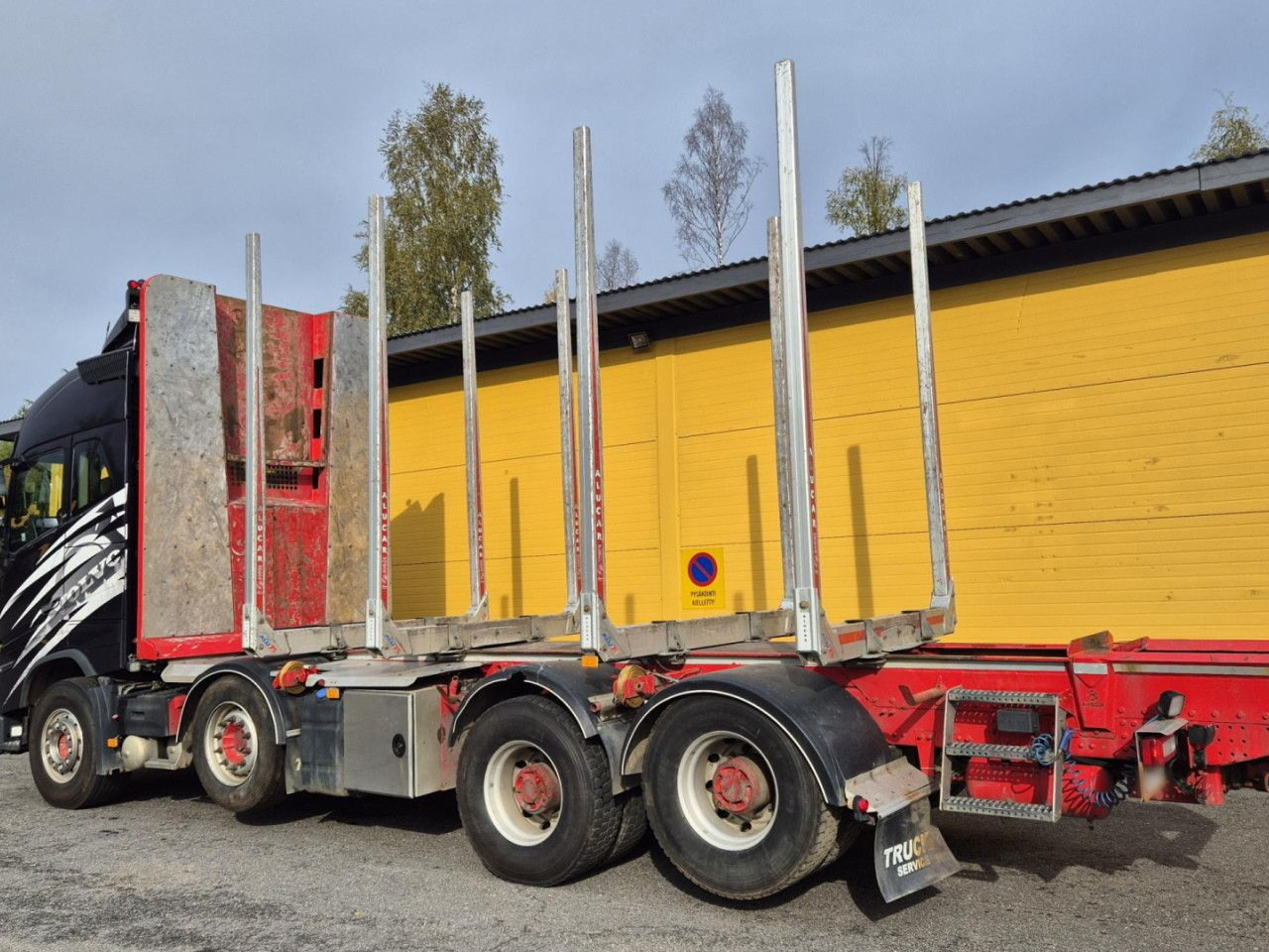 VOLVO FH 750 8x4 / 2 lifted axles / timber truck - Cab chassis truck: picture 2 VOLVO FH 750 8x4 / 2 lifted axles / timber truck - Cab chassis truck: picture 2