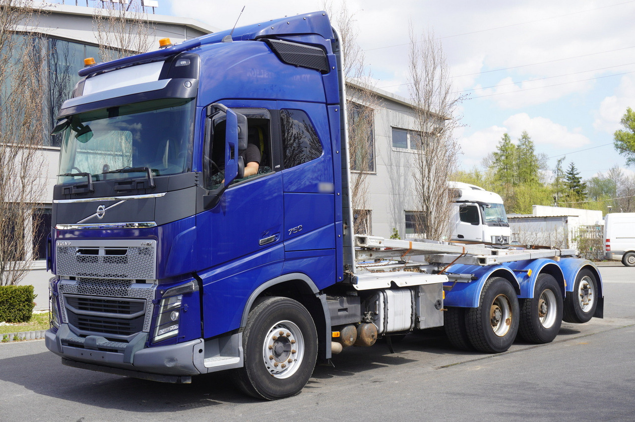 VOLVO FH16 750 8x4 / 750 HP! / 20 t load capacity / stanchion superstructure - Timber truck: picture 1 VOLVO FH16 750 8x4 / 750 HP! / 20 t load capacity / stanchion superstructure - Timber truck: picture 1