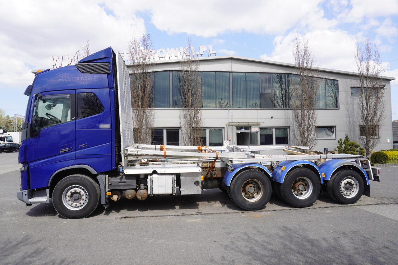 VOLVO FH16 750 8x4 / 750 HP! / 20 t load capacity / stanchion superstructure - Timber truck: picture 5 VOLVO FH16 750 8x4 / 750 HP! / 20 t load capacity / stanchion superstructure - Timber truck: picture 5