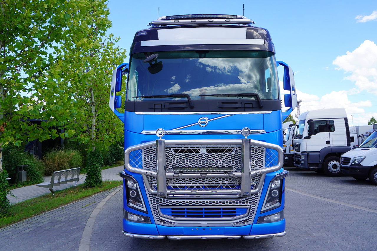 VOLVO FH16 750 8x4 / ALUCAR stanchion superstructure / 7.6 m chassis / Steered axle - Timber truck: picture 5 VOLVO FH16 750 8x4 / ALUCAR stanchion superstructure / 7.6 m chassis / Steered axle - Timber truck: picture 5