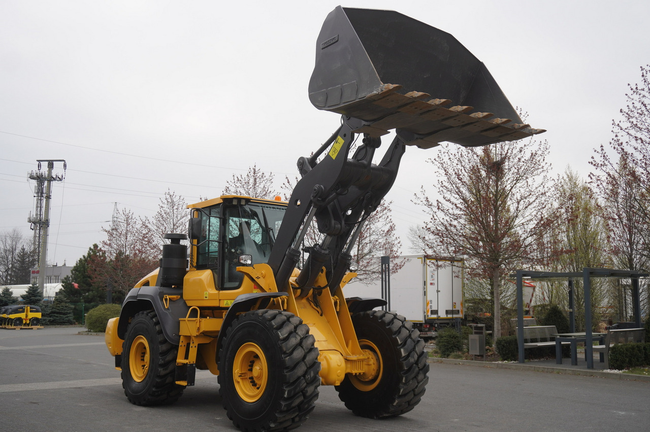 VOLVO L120H - Wheel loader: picture 4 VOLVO L120H - Wheel loader: picture 4