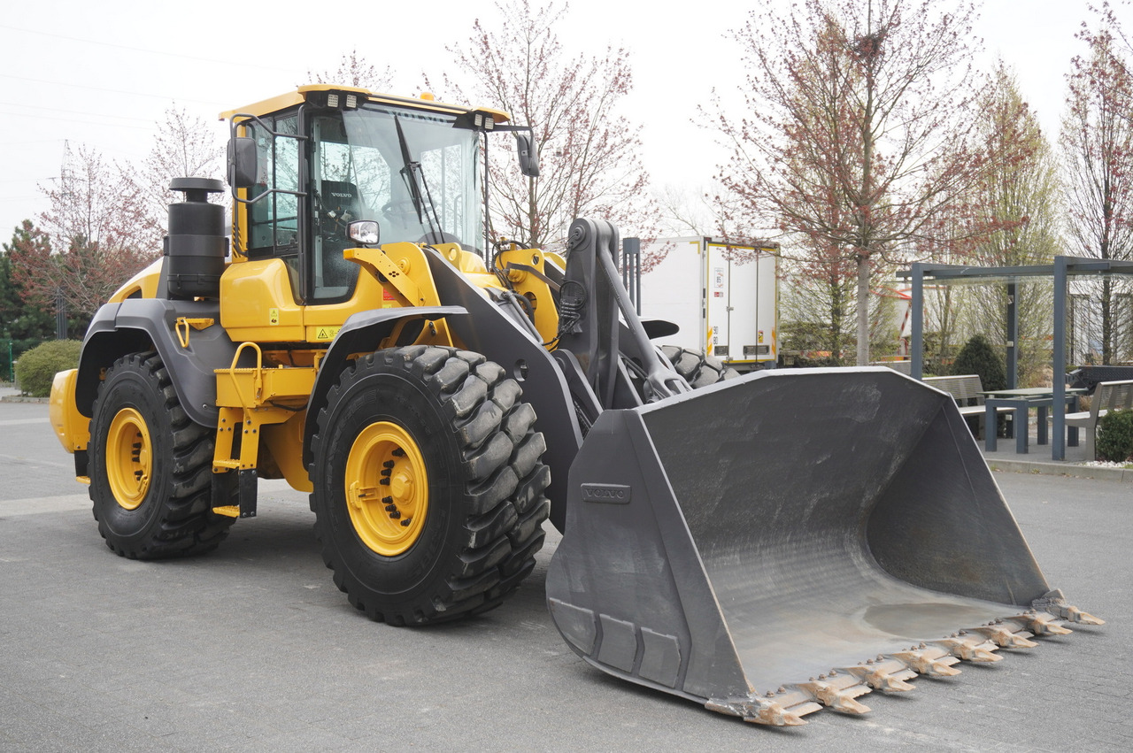 Wheel loader VOLVO L120H: picture 12