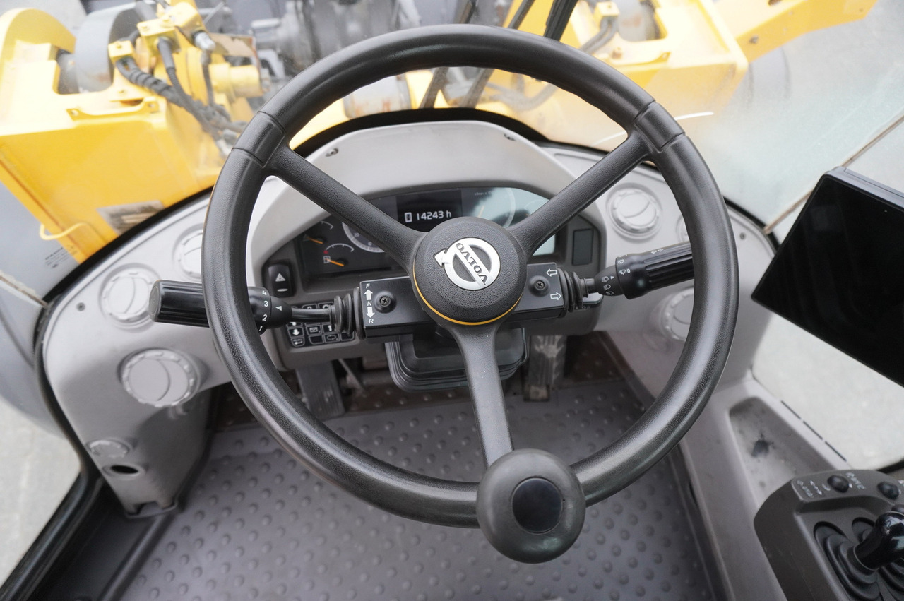 Wheel loader VOLVO L120H: picture 26
