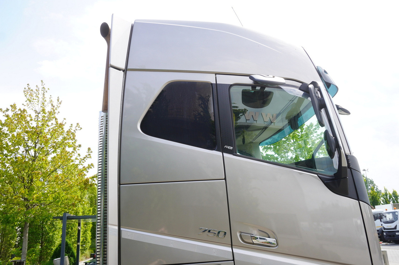 Crane truck VOLVO Volvo FH16 750 8x4x4 / 750 HP! / Frame 685 cm / Steered 4th axle: picture 13