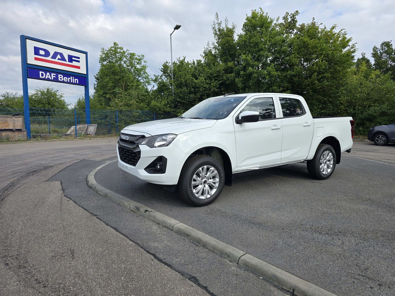 Isuzu PICK UP LS inkl. Ladeflächenausspritzung, 25er M - SUV: picture 2 Isuzu PICK UP LS inkl. Ladeflächenausspritzung, 25er M - SUV: picture 2
