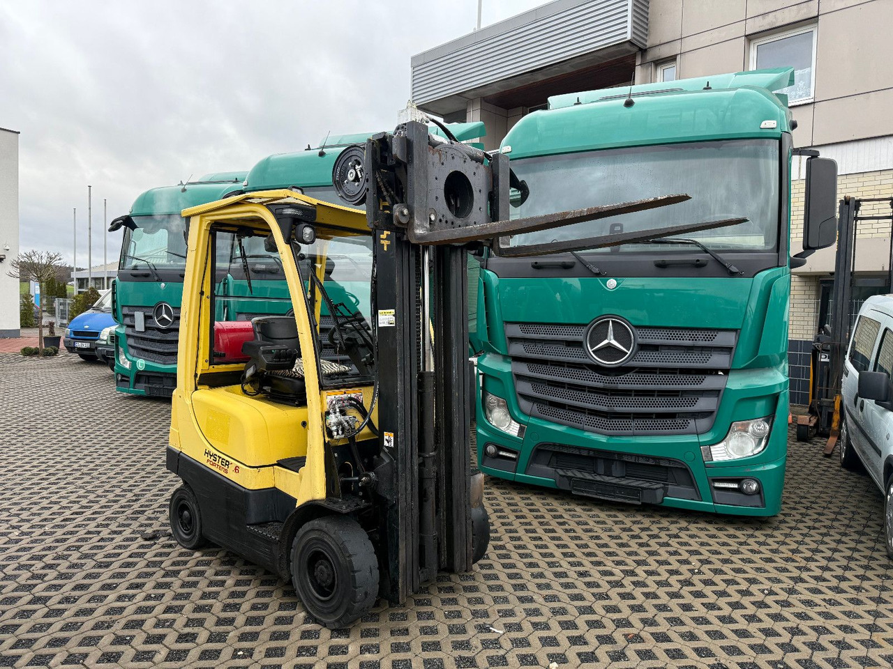 Hyster H1,6 FT drehbare Klammergabel Hyster H1,6 FT drehbare Klammergabel - LPG forklift: picture 4 Hyster H1,6 FT drehbare Klammergabel Hyster H1,6 FT drehbare Klammergabel - LPG forklift: picture 4