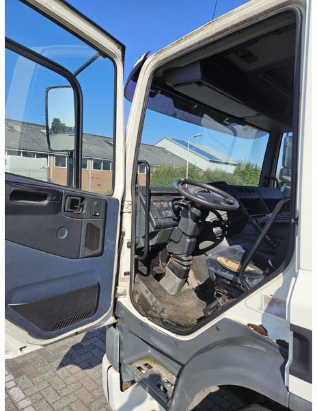 DAF CF 65 Euro 2 Manual - Box truck: picture 5 DAF CF 65 Euro 2 Manual - Box truck: picture 5