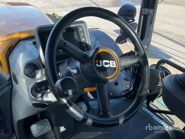 Farm tractor 2015 JCB Fastrac 4220 4WD Tractor: picture 6