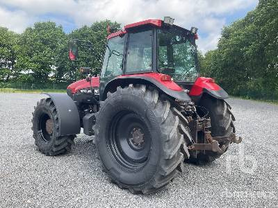 NEW HOLLAND M135 - Farm tractor: picture 2 NEW HOLLAND M135 - Farm tractor: picture 2